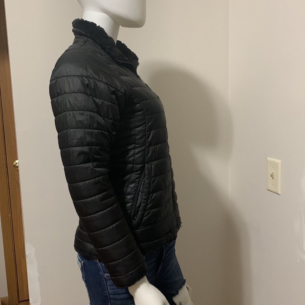 The North Face Kids Black Quilted Puffer Jacket - Picture 7 of 15